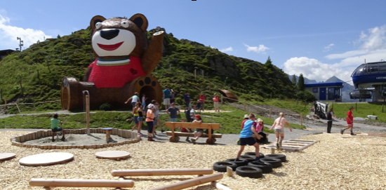 m neuen Pepis Kinderland am Penkenjoch in Finkenberg werden nicht nur die Träume der Kleinsten wahr. Ein 8 Meter hoher bespielbarer Bär aus Holz, der Penkenpepi, bildet das Herzstück des großzügigen Areals mit Sprungluftkissen, Sandspielbereich, Balancierwegen und vielem mehr.