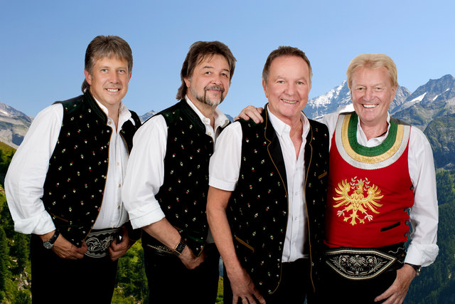 Willi Kröll (re.) mit den "Herzensbrechern NEU": Much Mayr, Franz Schöser und Harry Wudler (v.l.n.r.) | Foto: Tiroler Herzensbrecher