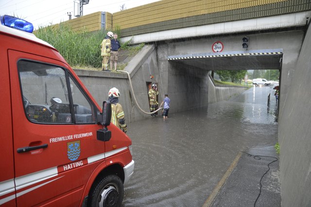 Hatting Bahnunterführung stand unter Wasser | Foto: zeitungsfoto.at