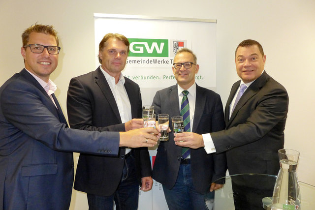Bgm. Christian Härting, der neue Geschäftsführer DI (FH) Dirk Jäger, Geschäftsführer Mag. (FH) Christian Mader und der AR-Vorsitzende Dr. Hans Unterdorfer (v.l.). | Foto: Schatz