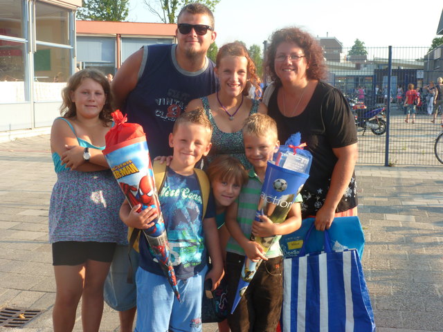 Doris 't Hoen und ihre Familie feierten  gemeinsam ihren ersten Schulltag ersten Schulltag in Ihrer neuen Heimat in Rotterdam.Sie haben sich vor Ort schon gut eingelebt. | Foto: Privatarchiv Preining