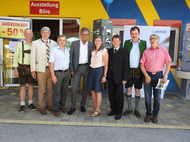 Die Ehrengäste bei der Eröffnung der Impulsmesse Vzbgm. Patriz Rechberger, BH Max Wiesenhofer, Herbert Spitzer, Karl-Heinz Dernoscheg, Waltraud Lechner, Bgm. Bernhard Spitzer, LAbg. Anton Kogler und Alois Gaugl (v.l.n.r)