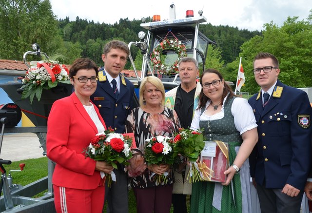 Dechant Mag. Stanko Olip mit den Patinnen Dr. Beate Prettner, Mag. Gerda Sandriesser und Michaela Baumgartner sowie Einsatzstellenleiter Michael Siter und Stellvertreter Daniel Fleischhacker. | Foto: ÖWR Faak / E. Rassinger