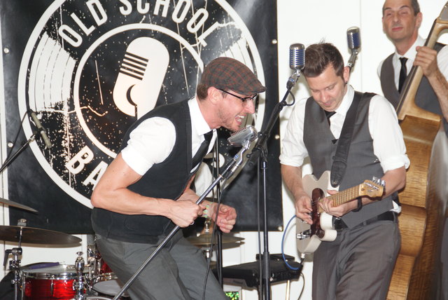 Die "Old School Basterds" sorgten für gute Stimmung zwischen den Ausstellungsstücken des Raumausstatters.