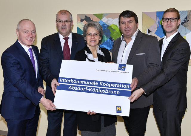 ecoplus Geschäftsführer Helmut Miernicki, Bürgermeister Franz Dam (Absdorf), Wirtschaftslandesrätin Petra Bohuslav, Bürgermeister Franz Stöger (Königsbrunn), ecoplus Geschäftsfeldleiter Investorenservice Andreas Kirisits