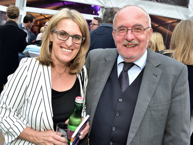 Landesrätin Ulrike Königsberger-Ludwig mit ihrem Gatten Claus Ludwig bei der Luzifer-Premiere in der Wachauarena Melk.