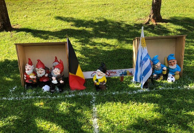 Die Besetzung der Trainerbänke gibt den WM-Tipp preis: Belgien gegen Argentinien!