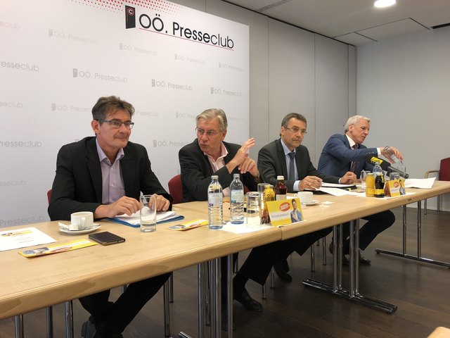 v. l.: Herbert Gimpl, Rektor der Pädagogischen Hochschule OÖ, Landesschulratspräsident Fritz Enzenhofer, Landesschulinspektor Werner Schlögelhofer und Franz Keplinger, Rektor der Pädagogischen Hochschule der Diözese Linz.