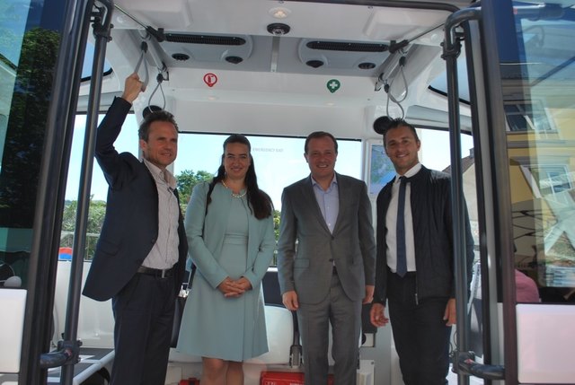 An Bord des autonomen Shuttles: Peter Granig, Silvia Häusl-Benz, Ulrich Zafoschnig und Frédéric Sartou