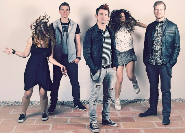 Die Leonharder Band "Amon", rund um Jasmin Daurer, Johannes Schörgenhofer, Dominik Daurer, Elena Schörgenhofer und Tobias Aichinger, rockt in Emmersdorf am 7. Juli.