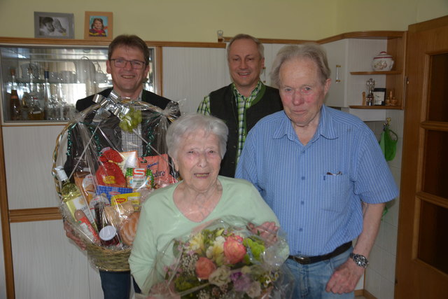 Seit 65 Jahren sind sie verheiratet, Josefa und Ernest Markfelder. | Foto: KK