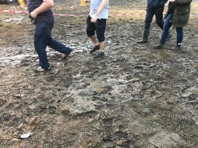 Das Gelände verwandelte sich Dank Dauerregen in eine einzige Gatschlacke.