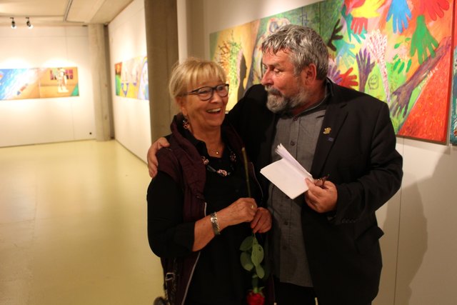 Desmond Doyle mit Johanna Leipold, die von Anfang an am Projekts mitwirkte.