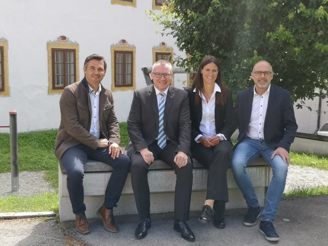 Matthias Scherer mit Landesrat Tratter, Alexandra Thaler-Gollmitzer und Bernhard Schneider