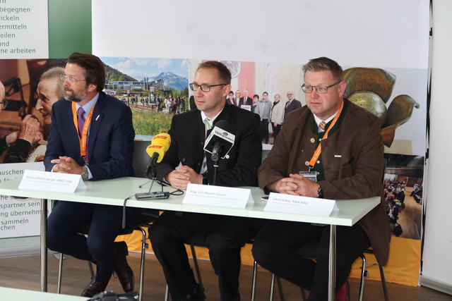 Foto v.l.n.r.: Markus Mattersberger, MMSc MBA 
Präsident Lebenswelt Heim, Bundesverband der Alten- und Pflegeheime Österreichs, 
Mag. (FH) Martin Falinski 
Obmann ARGE Heime Steiermark, 
Jakob Kabas, MBA MAS 
Obmann Landesverband Altenpflege Steiermark | Foto: ARGE Heime Steiermark