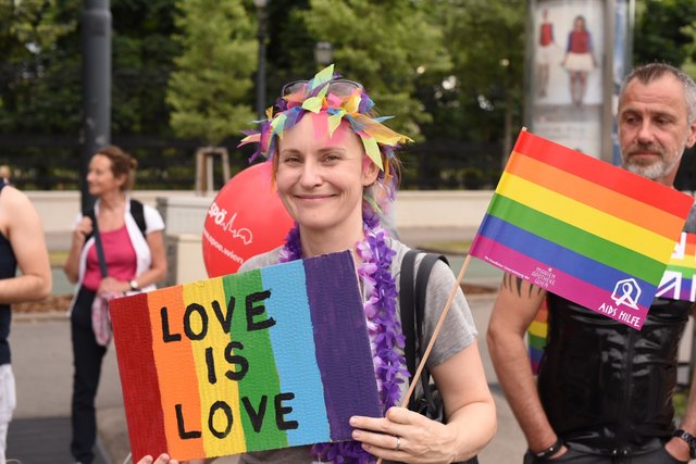 Für Liebe, Gleichberechtigung und Toleranz versammelten sich am Samstag tausende Menschen bei der Regenbogenparade 2018.