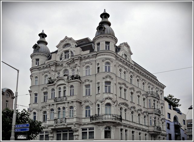 Miethaus, Wien 6, Mariahilfer Gürtel 2 / Gumpendorfer Straße 144 (Ausf. M. u. J. Sturany) BJ 1905 Architekt Stephann Carl