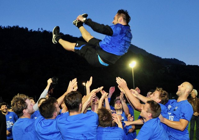 Zuerst wurde der Coach ordentlich nass gemacht, dann ging es ab in luftige Höhen!