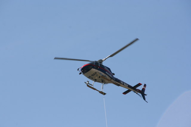 Ein Hubschrauber des innenministeriums half bei der Suche (SYMBOLBILD)