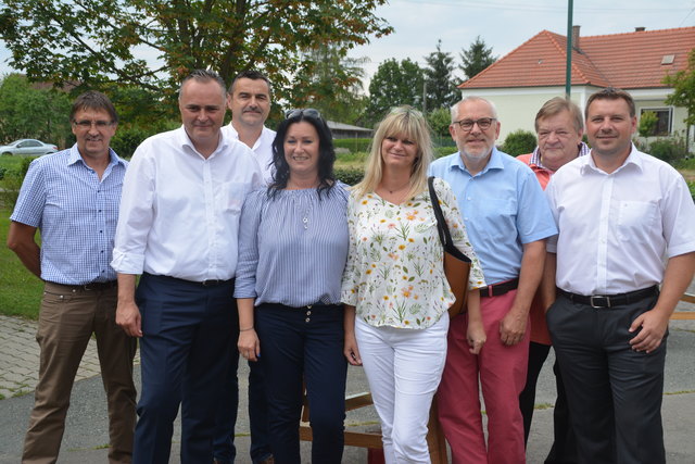 Zahlreiche Ehrengäste waren beim Sommerkonzert am Sonntag dabei.