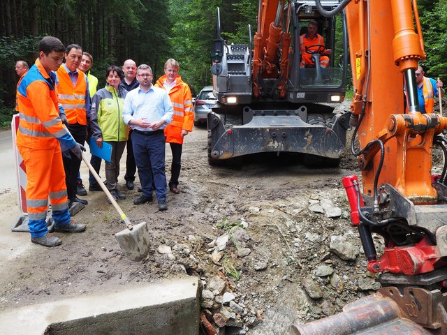 „Ein großes Dankeschön an alle Freiwilligen Helfer, aber speziell auch an die Mitarbeiter im NÖ Straßendienst“, so Schleritzko.​﻿ | Foto: Büro Schleritzko