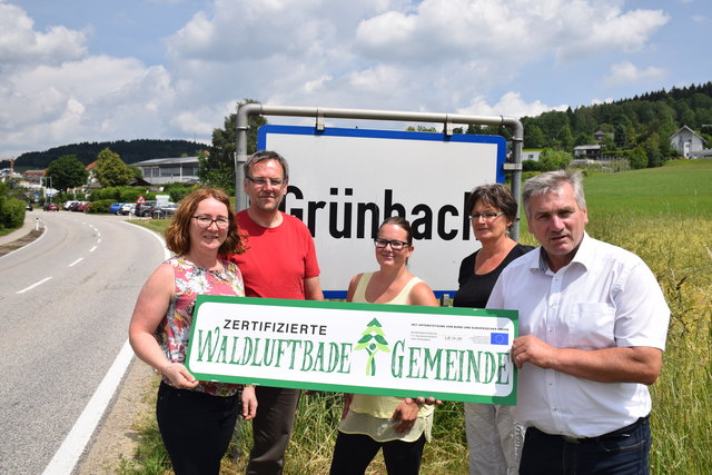 Von links: Tourismuskernobfrau Doris Kastler, Schriftführer Herbert Fröller, Kassierin Stephanie Jahn, Waldluftbademeisterin Rosemarie Pflügl und Obmann-Stellvertreter Bürgermeister Stefan Weißenböck