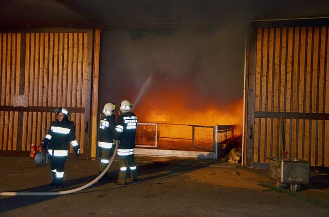 In Münchreith stand ein Stall in Flammen. | Foto: BFK Waidhofen a. d. Thaya / Stefan Mayer