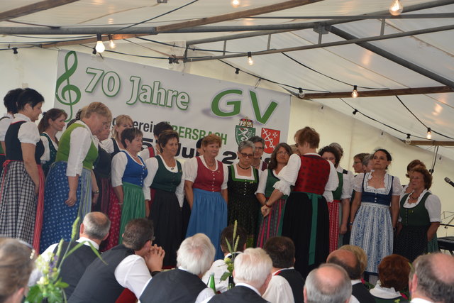 Der Gesangsverein Übersbach bot zum 70-jährigen Bestandsjubiläum am Dorfplatz in Übersbach einen klangvollen Festreigen.