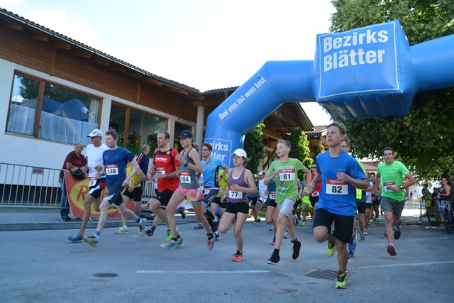 Start zum Hauptlauf beim Rennen um die Oberhofer Aue.