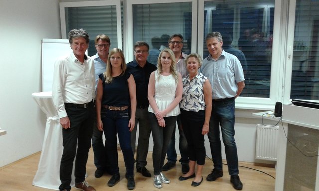 Das Team: Janesch, Piskernik, Fritz, Kräuter, GF Nicole Malle, Slamanig, Meran, Kruschitz (von links)