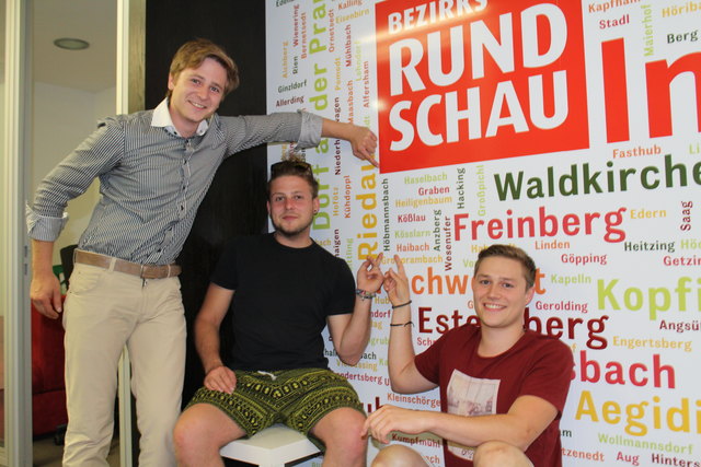 In Höbmannsbach wird das Open Air statt finden. Bei einem Besuch in der BezirksRundschau Redaktion haben die Burschen die Ortschaft von Taufkirchen schon auf der großen Tafel entdeckt.