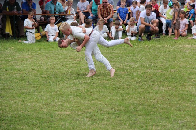 Mit einem perfekten ,,Hufer” gewann Matthäus Gander die Klasse 8-10 Jahre. | Foto: Holzer