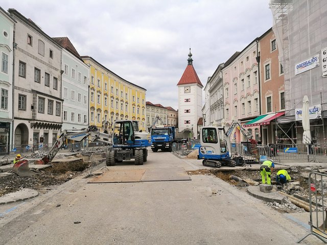 Die Bauarbeiten am Stadtplatz verlaufen optimal und ermöglichen eine verkürzte Bauzeit. | Foto: Wels Marketing & Touristik GmbH