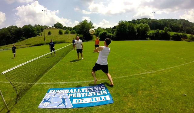 Drei gegen drei: Auf dem Fußballplatz in Pertlstein steigt der
1. Fußballtennis-Cup der SGU Pertlstein.