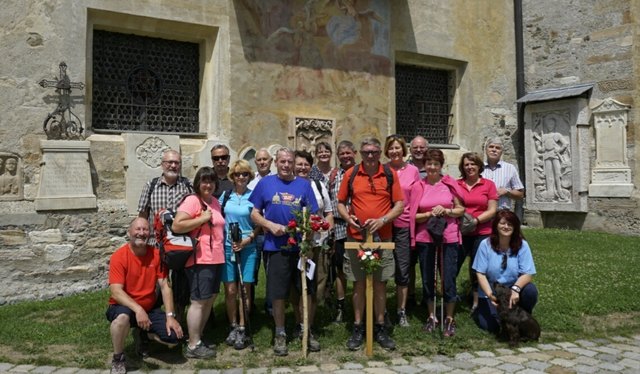 Einmal im Jahr pilgert eine gruppe aus der Siedlungsgemeinschaft Ehrentaler Senke zu Fuß nach Maria Saal