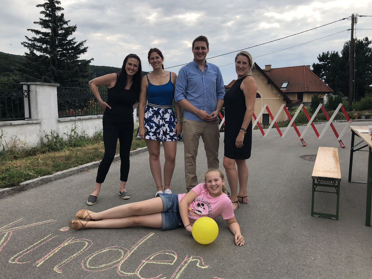 In der kurzen Zeit habe sie schon so viele neue Leute kennengelernt, so viele Kinder, die mich gern haben. Das macht mir sehr viel Spa. Ich bin einfach froh, dass ich diese Menschen kennenlernen darf