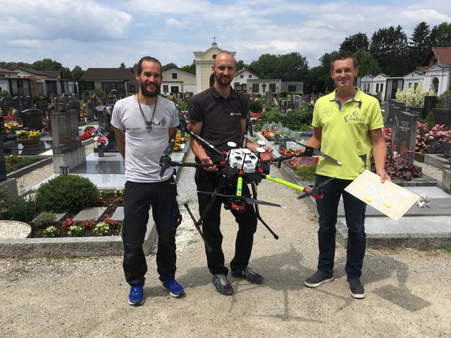 Am Foto von links: Thomas Golacz (Fa. Skyability), DI Philipp Knopf (GF Fa. Skyability), Amtsleiter Ing. Johannes Lehenbauer (Gemeinde St. Pantaleon-Erla)