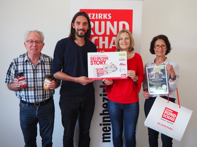 Johann Hörandner, Sabine Wöllinger und und Ingrid Seidlmann holten bereits sich ihr Nachbarschaftsfest-Paket ab.