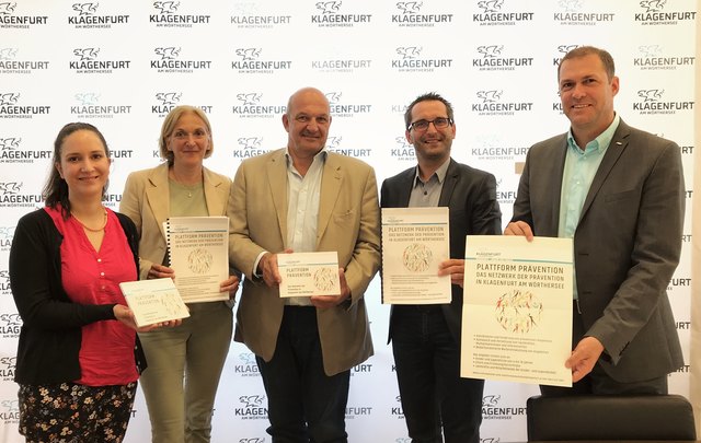 Plattform Prävention: Barbara Schreier, Birgit Trattler (Leiterin Abteilung Gesundheit), Primar Wolfgang Wladika sowie die zuständigen Stadträte Franz Petritz und Markus Geiger
