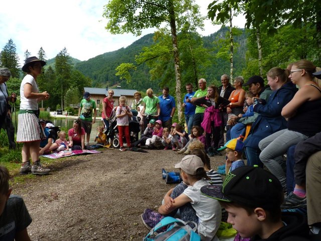 Grnau im Almtal. LESEN - SCHMKERN - LEUTE TREFFEN - ffentl. Bcherei der Gemeinde und Pfarre Grnau In der Bcherei zu entlehnen sind: stets Service und Dienstleistungen - Grnau im Almtal