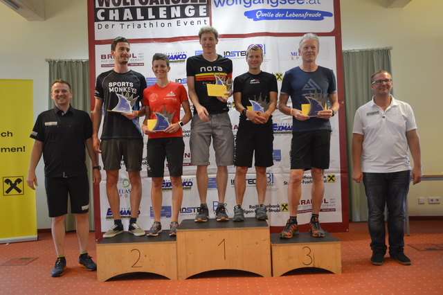 Thomas Spreitzer und Martina Donner (Mitte) sind King & Queen der Wolfgangsee Challenge.