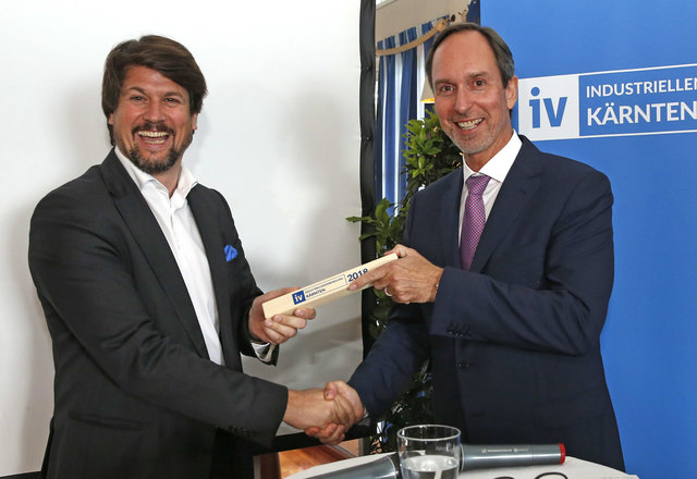Übergabe: Timo Springer (r.) erhält von Vorgänger Christoph Kulterer das Staffelholz der Präsidentschaft der IV