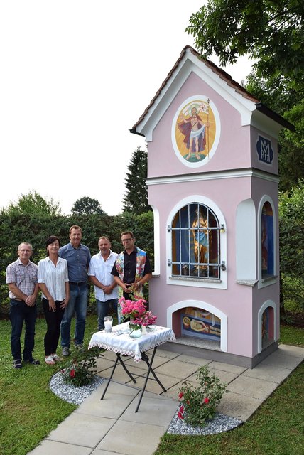 Bildstock „Absetzkreuz“ (v.l.n.r.): Raimund Paul, Irmgard Klapsch, Bgm. Reinhold Höflechner, Günther Boznik und Pfarrer Robert Strohmaier.