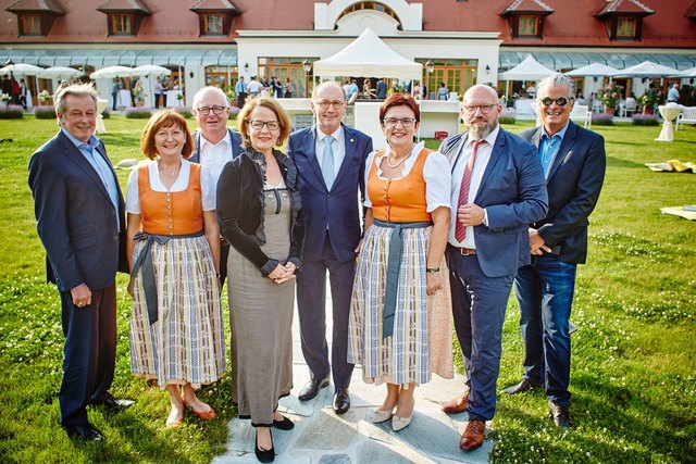 Michael Lebinger, Elisabeth Kellnreiter, Paul Deiser, Christiane Teschl-Hofmeister, Othmar Karas, Michaela Hinterholzer, Christoph Gleirscher und Wolfram Pirchner.