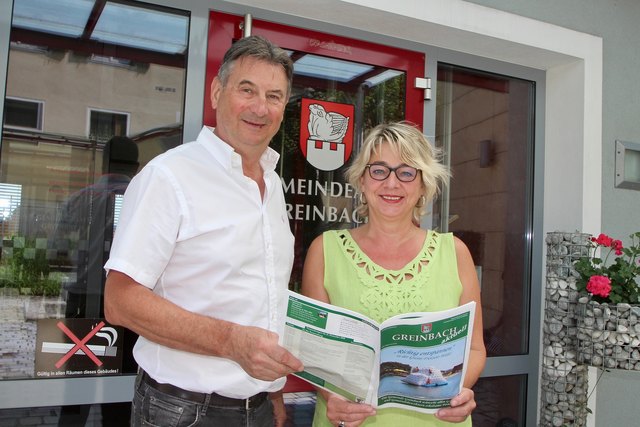 Die EU der Bevölkerung näher bringen: Die Greinbacher EU-Gemeinderätin Franziska Lopatka mit Bgm. Siegbert Handler.