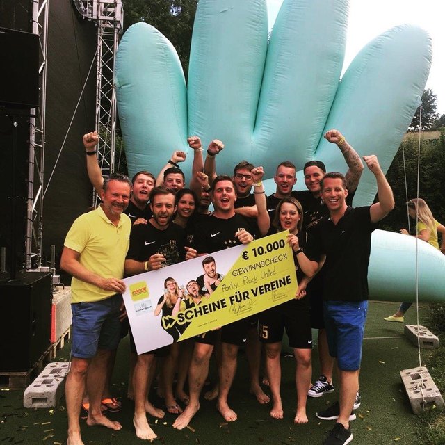Das Team von "Party Rock United" konnte es fast nicht glauben: beim Finale von Scheine für Vereine in der Therme Loipersdorf holten sie sich für ihren Verein 10.000 Euro! | Foto: Therme Loipersdorf