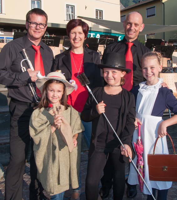 Schöner Abend mit Johanna Dominikus, Marie Markun, Katrin Koller, Thomas Travnik, Birgit Dominikus und Michael Janesch | Foto: Arbeiter