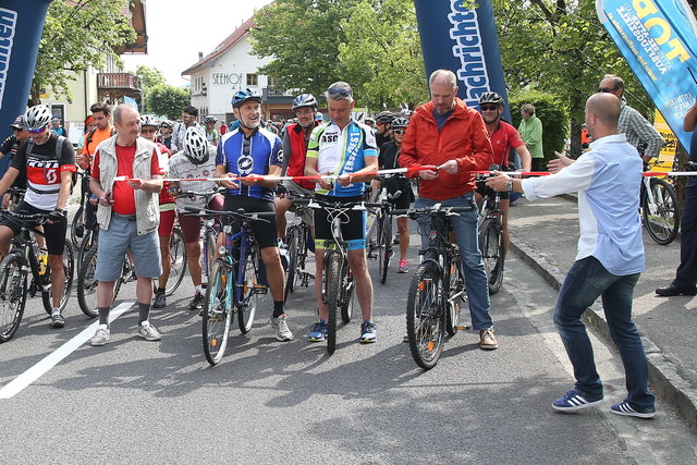 LAbg. Peter Bahn, Bezirkshauptmann Gschwandtner, Tourismus-Obmann Horst Anleitner, Bgm. Walter Kastinger (v.l.).