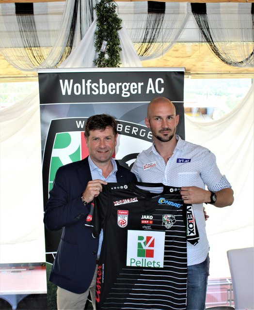 Einig sind sich Präsident Dietmar Riegler und Trainer Christian Ilzer (von links) über die Spielanlage in der neuen Saison