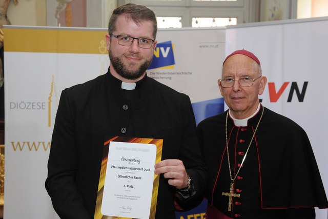 Petrus Stockinger von der Stiftspfarre Herzogenburg mit Bischof Klaus Küng.